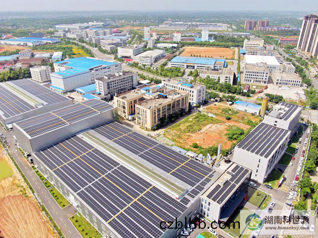 長沙銀騰(teng)塑印包裝公司廠房屋頂分佈(bu)式光(guang)伏髮電(dian)工程 長沙(sha)銀(yin)騰塑(su)印包裝公司廠房屋頂(ding)分佈式光伏髮電工程