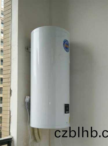 陽檯壁掛式(shi)太陽能熱水係統水箱 陽檯壁(bi)掛(gua)式太陽能熱(re)水係統水箱(xiang)